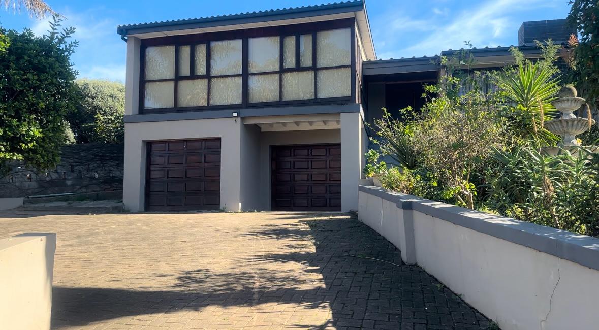 4 Bedroom Property for Sale in Bothasrus Eastern Cape